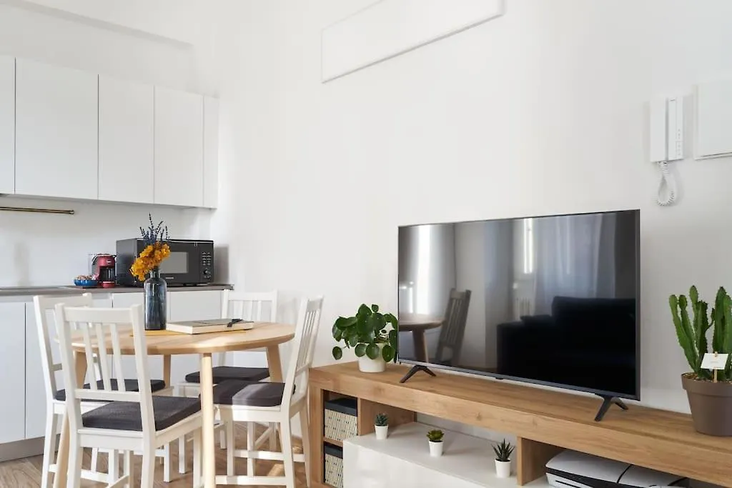 La Maison Blue, Between Portello-Fiera-Mico-Citylife Milan 0*,